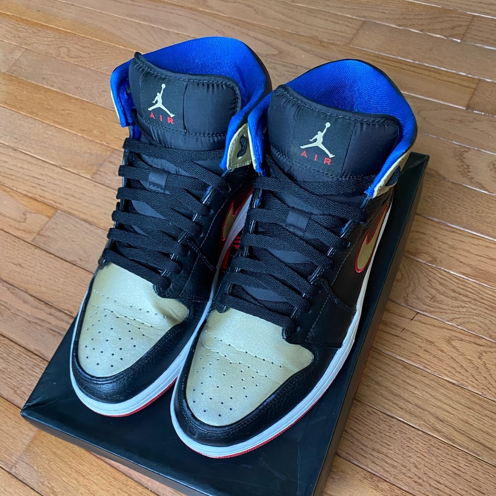 Air Jordan 1 Mid 'Black Gold Red' 2013